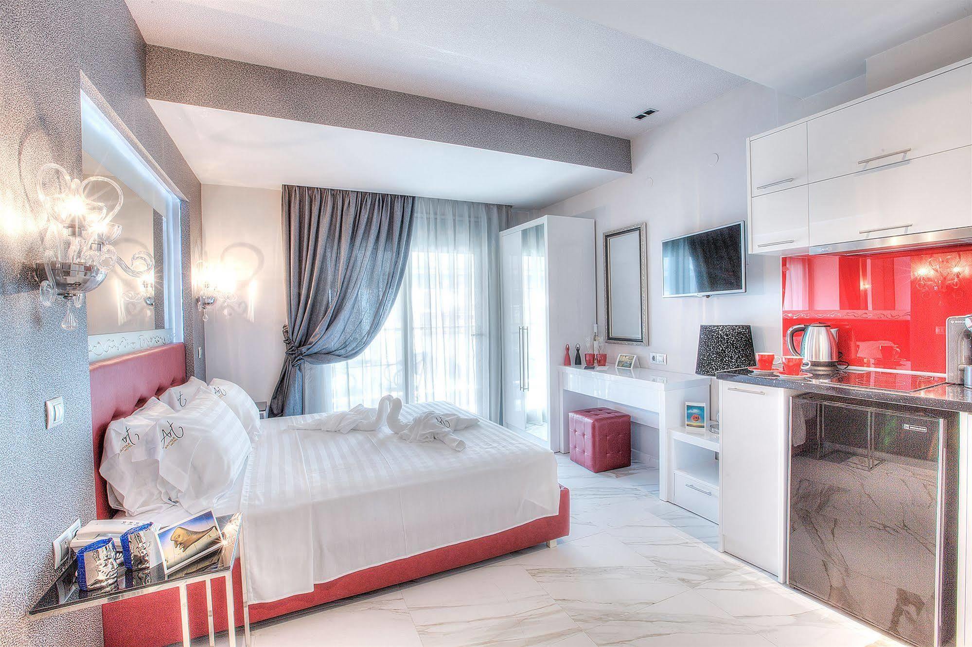 Art Boutique Suites Pefkochori Bagian luar foto