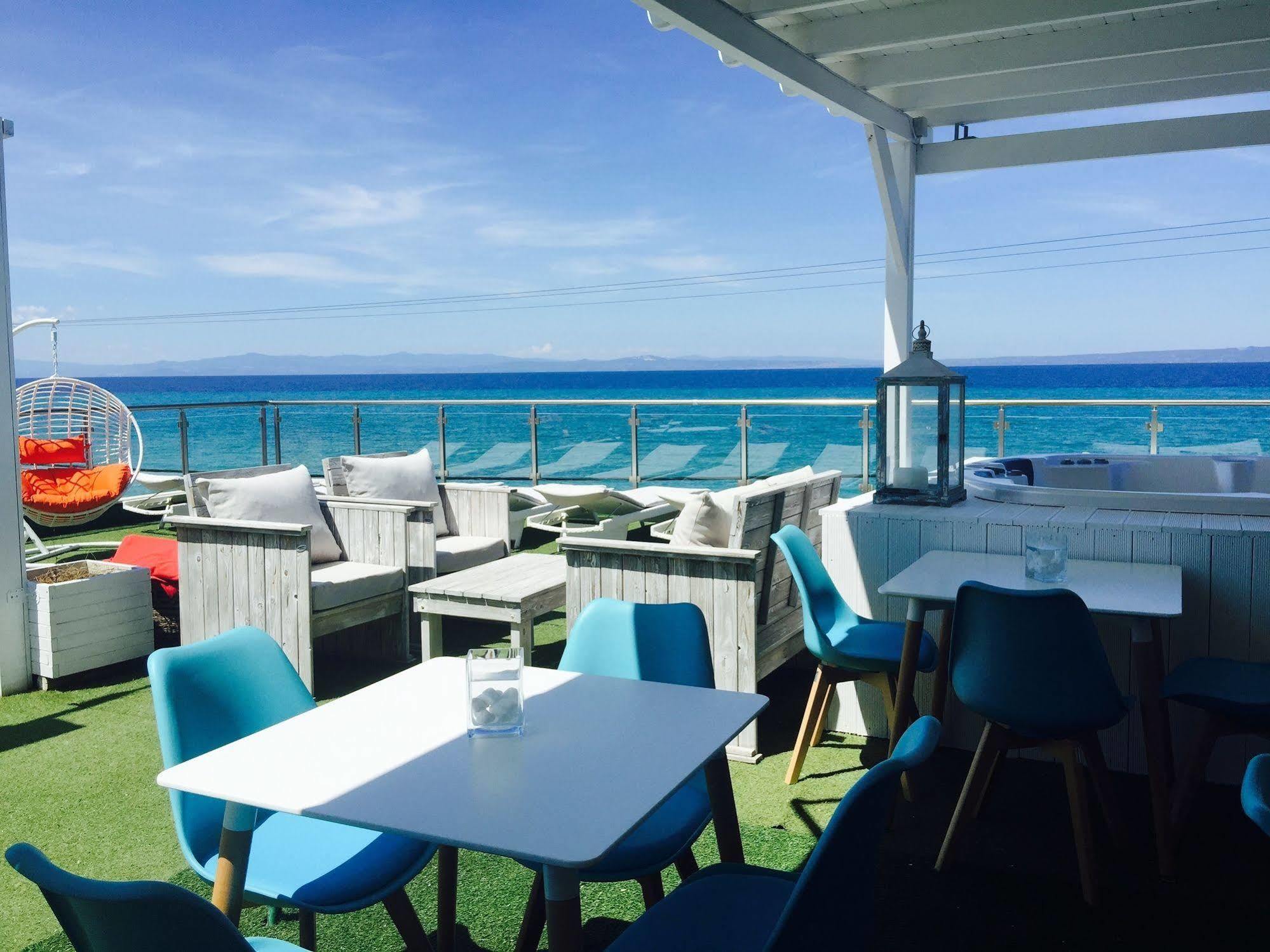 Art Boutique Suites Pefkochori Bagian luar foto